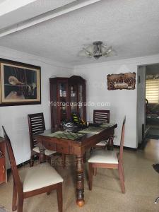 Casa de 5 alcobas en venta en El Dorado, Envigado, 240 m² · foto 2 de 20
