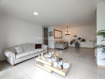 Apartamento de 2 alcobas en venta en San Jose, Sabaneta, 89 m² · foto 2 de 18