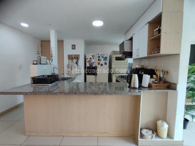 Apartamento de 2 alcobas en venta en San Jose, Sabaneta, 89 m² · foto 6 de 18