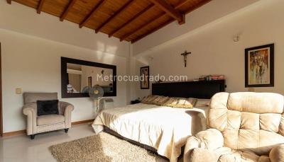 Casa de 4 alcobas en venta en La Doctora, Sabaneta, 300 m² · foto 10 de 20