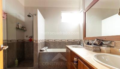 Casa de 4 alcobas en venta en La Doctora, Sabaneta, 300 m² · foto 13 de 20