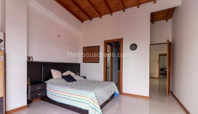 Casa de 4 alcobas en venta en La Doctora, Sabaneta, 300 m² · foto 18 de 20