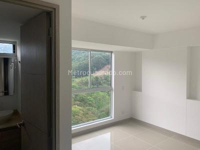 Apartamento de 2 alcobas en venta en Tres Esquinas, Sabaneta, 68 m² · foto 10 de 13