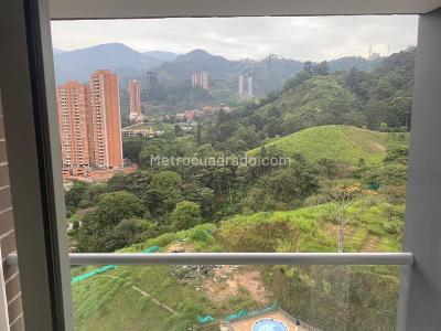 Apartamento de 2 alcobas en venta en Tres Esquinas, Sabaneta, 68 m² · foto 3 de 13