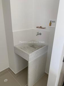 Apartamento de 2 alcobas en venta en Tres Esquinas, Sabaneta, 68 m² · foto 4 de 13