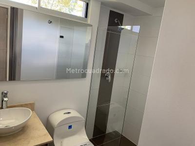 Apartamento de 2 alcobas en venta en Tres Esquinas, Sabaneta, 68 m² · foto 5 de 13