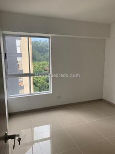 Apartamento de 2 alcobas en venta en Tres Esquinas, Sabaneta, 68 m² · foto 9 de 13