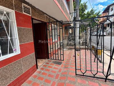 Casa de 2 alcobas en venta en Castilla, Medellín, 56 m² · foto 4 de 13