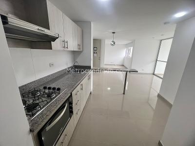 Apartamento de 3 alcobas en arriendo en Prados De Sabaneta, Sabaneta, 80 m² · foto 2 de 13