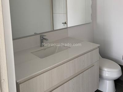 Apartaestudio en arriendo en El Poblado, Medellín, 60 m² · foto 10 de 12