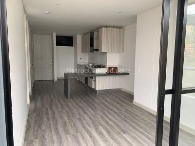 Apartaestudio en arriendo en El Poblado, Medellín, 60 m² · foto 3 de 12