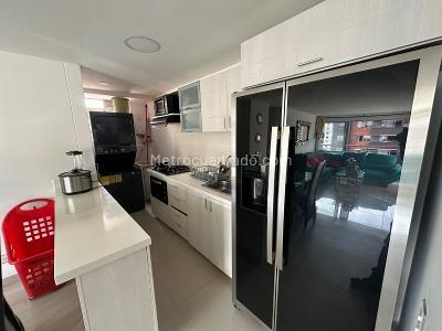 Apartamento de 3 alcobas en venta en Calle Nueva, Sabaneta, 82 m² · foto 2 de 17