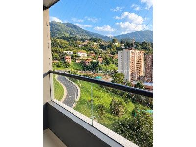 Apartamento de 3 alcobas en venta en Loma De Las Brujas, Envigado, 94 m² · foto 2 de 15
