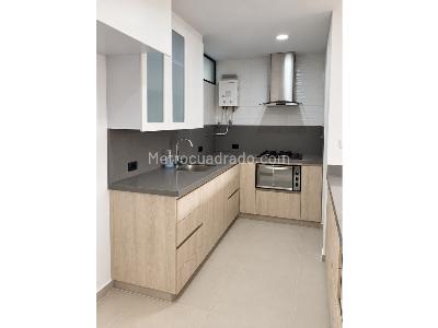 Apartamento de 3 alcobas en venta en Loma De Las Brujas, Envigado, 94 m² · foto 4 de 15