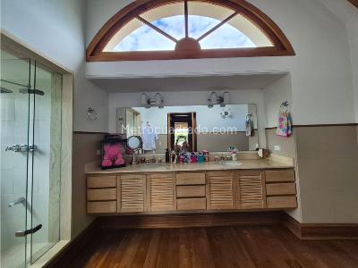 Casa de 5 alcobas en venta en Envigado, Envigado · foto 20 de 20