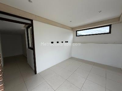 Casa de 4 alcobas en venta en Casa Blanca, Bogotá, 1389 m² · foto 3 de 20