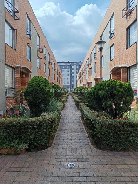 Casa en Arriendo, HAYUELOS CAPELLANIA, Bogotá D.C.