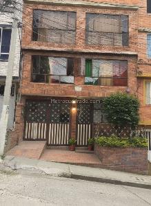 Casa de 5 alcobas en venta en Escuela De Carabineros, Bogotá, 358 m² · foto 3 de 9