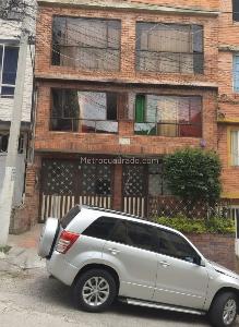 Casa de 5 alcobas en venta en Escuela De Carabineros, Bogotá, 358 m² · foto 4 de 9