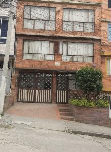 Casa de 5 alcobas en venta en Escuela De Carabineros, Bogotá, 358 m² · foto 2 de 9