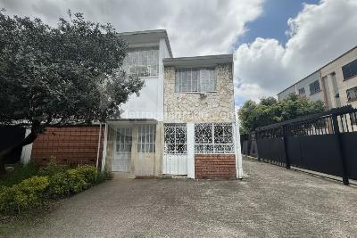 Casa de 5 alcobas en venta en Alcazares Norte, Bogotá, 260 m² · foto 2 de 20