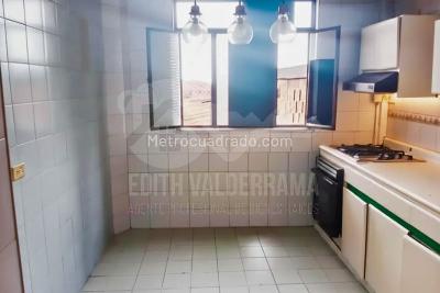 Casa de 5 alcobas en venta en El Tesoro, Bogotá, 212 m² · foto 3 de 10