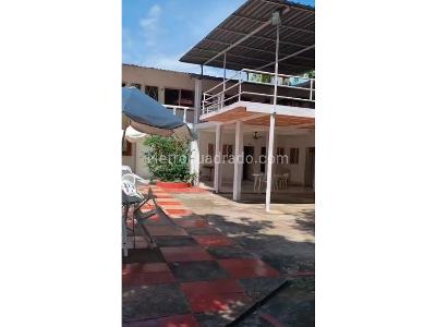 Casa de 5 alcobas en venta en Ricaurte, Girardot, 690 m² · foto 6 de 15