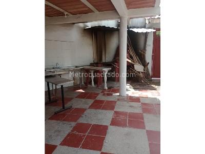 Casa de 5 alcobas en venta en Ricaurte, Girardot, 690 m² · foto 12 de 15
