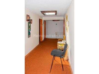 Casa de 5 alcobas en venta en Santa Barbara, Bogotá, 250 m² · foto 8 de 17