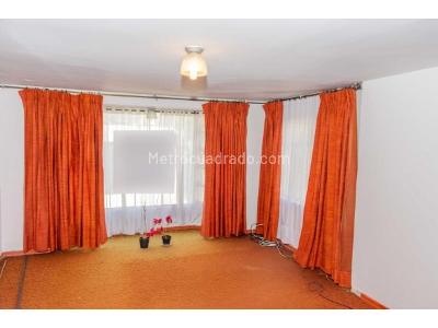 Casa de 5 alcobas en venta en Santa Barbara, Bogotá, 250 m² · foto 9 de 17