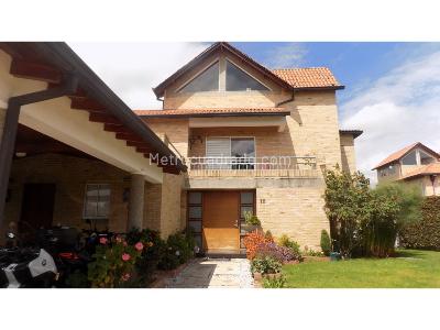 Casa de 3 alcobas en venta en Guaymaral, Bogotá, 1179 m² · foto 2 de 20
