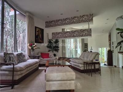 Casa de 4 alcobas en venta en Loma De San Jose, Sabaneta, 420 m² · foto 3 de 20