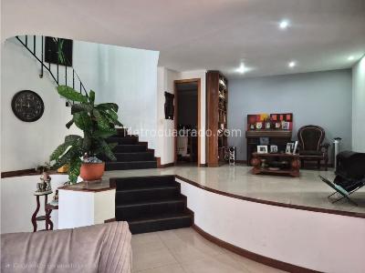 Casa de 4 alcobas en venta en Loma De San Jose, Sabaneta, 420 m² · foto 8 de 20