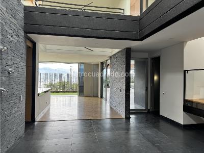 Casa de 4 alcobas en venta en Loma El Atravesado, Envigado, 331 m² · foto 5 de 20