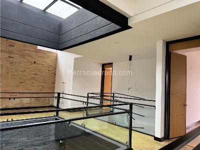 Casa de 4 alcobas en venta en Loma El Atravesado, Envigado, 331 m² · foto 17 de 20