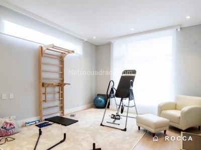 Apartamento de 4 alcobas en venta en El Refugio, Bogotá, 452 m² · foto 17 de 18