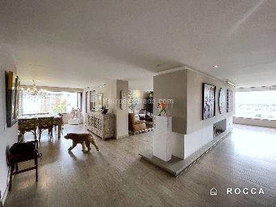 Apartamento de 3 alcobas en venta en El Refugio, Bogotá, 350 m² · foto 5 de 16