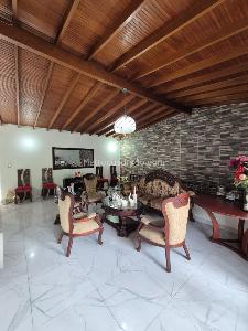 Casa de 5 alcobas en venta en Laureles, Medellín, 212 m² · foto 2 de 19