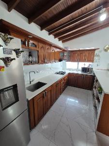 Casa de 5 alcobas en venta en Laureles, Medellín, 212 m² · foto 8 de 19