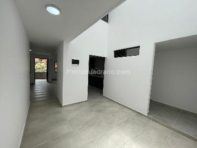 Casa de 3 alcobas en venta en Belen Miravalle, Medellín, 114 m² · foto 3 de 10