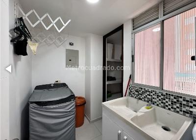 Apartamento en venta en Loma De Los Bernal, Medellín · foto 5 de 15