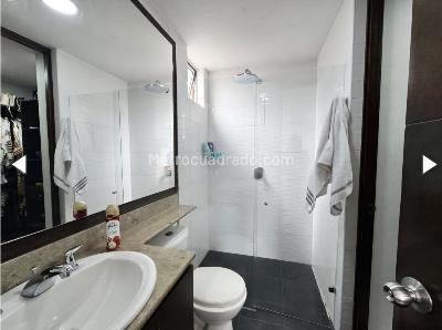 Apartamento en venta en Loma De Los Bernal, Medellín · foto 11 de 15