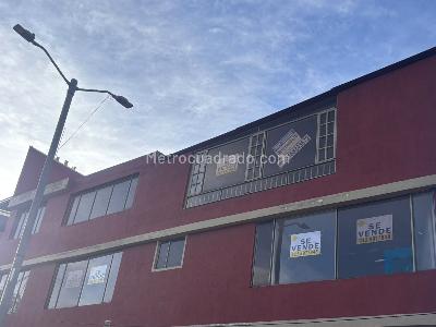 Casa de 4 alcobas en venta en Kennedy Catalina, Bogotá, 350 m² · foto 2 de 20