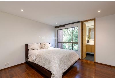 Apartamento de 4 alcobas en venta en Las Lomas 1, Medellín, 226 m² · foto 4 de 19