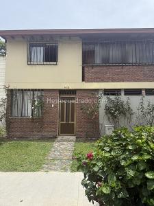 Casa de 3 alcobas en venta en La America, Medellín, 202 m² · foto 2 de 11