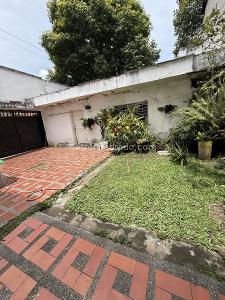 Casa de 3 alcobas en venta en La America, Medellín, 202 m² · foto 3 de 11