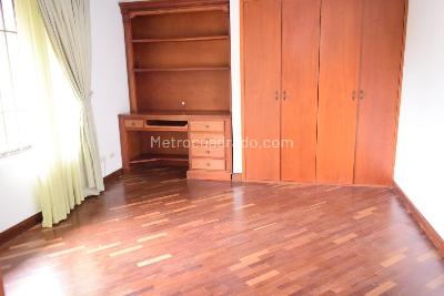 Casa de 3 alcobas en venta en Loma Cola Del Zorro, Medellín, 435 m² · foto 10 de 16