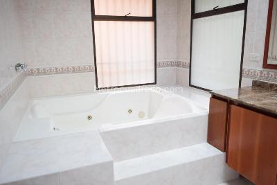 Casa de 3 alcobas en venta en Loma Cola Del Zorro, Medellín, 435 m² · foto 13 de 16