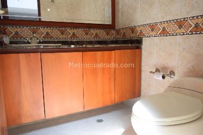 Casa de 3 alcobas en venta en Loma Cola Del Zorro, Medellín, 435 m² · foto 5 de 16