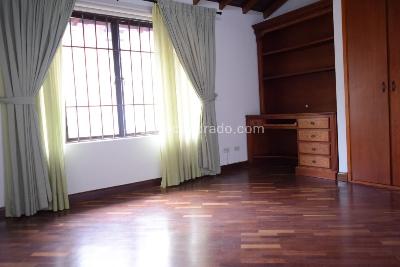 Casa de 3 alcobas en venta en Loma Cola Del Zorro, Medellín, 435 m² · foto 9 de 16